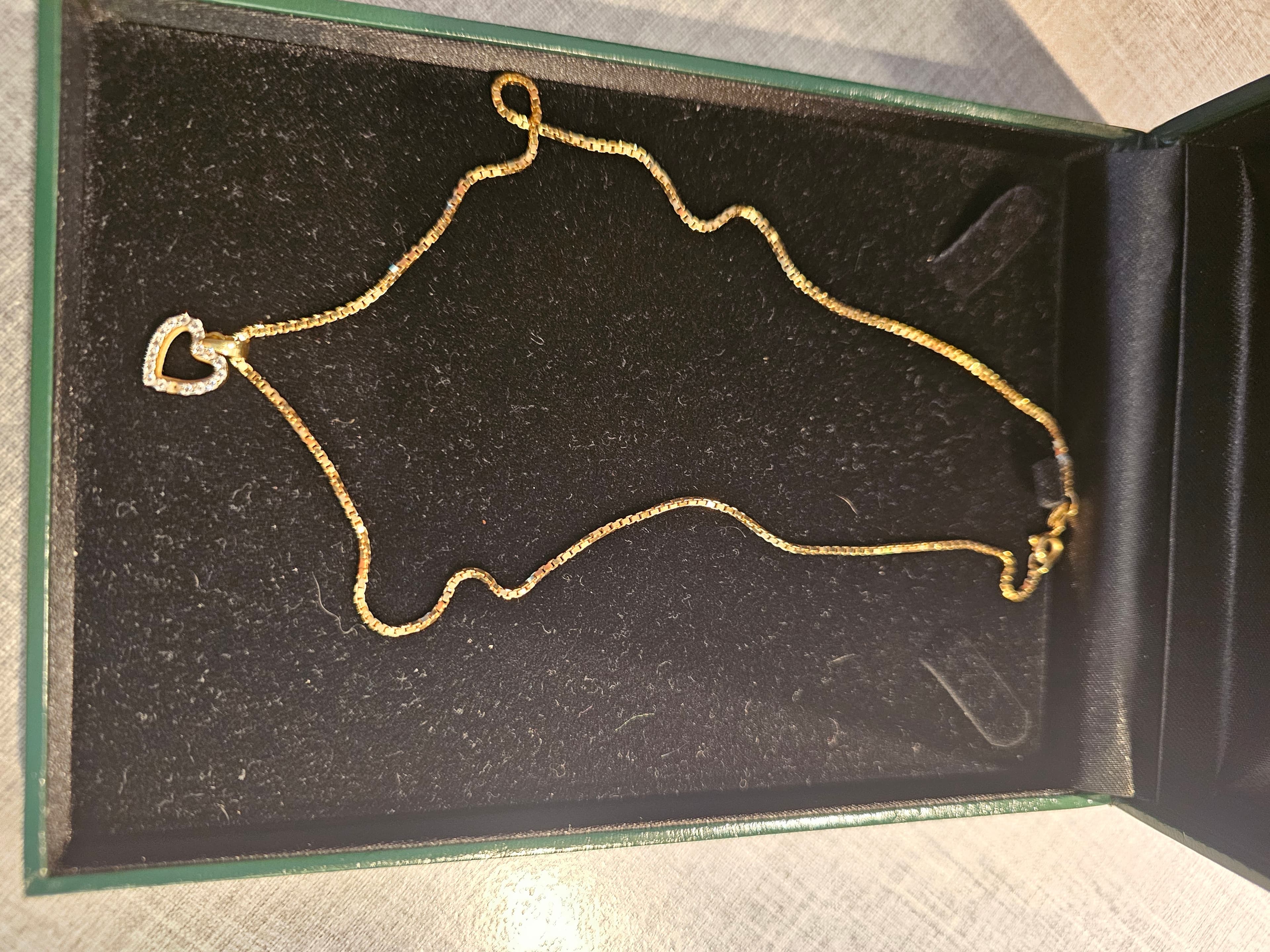 Tunn kedja med hjärta I diamanter